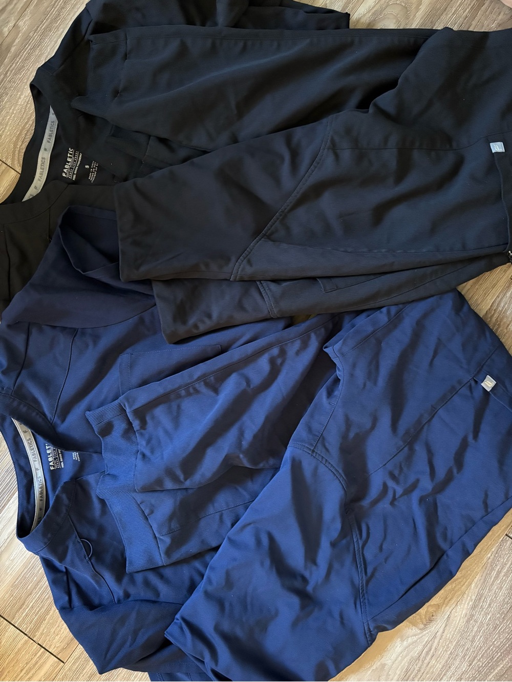 Fabletics Women maternity scrubs - Black and Navy